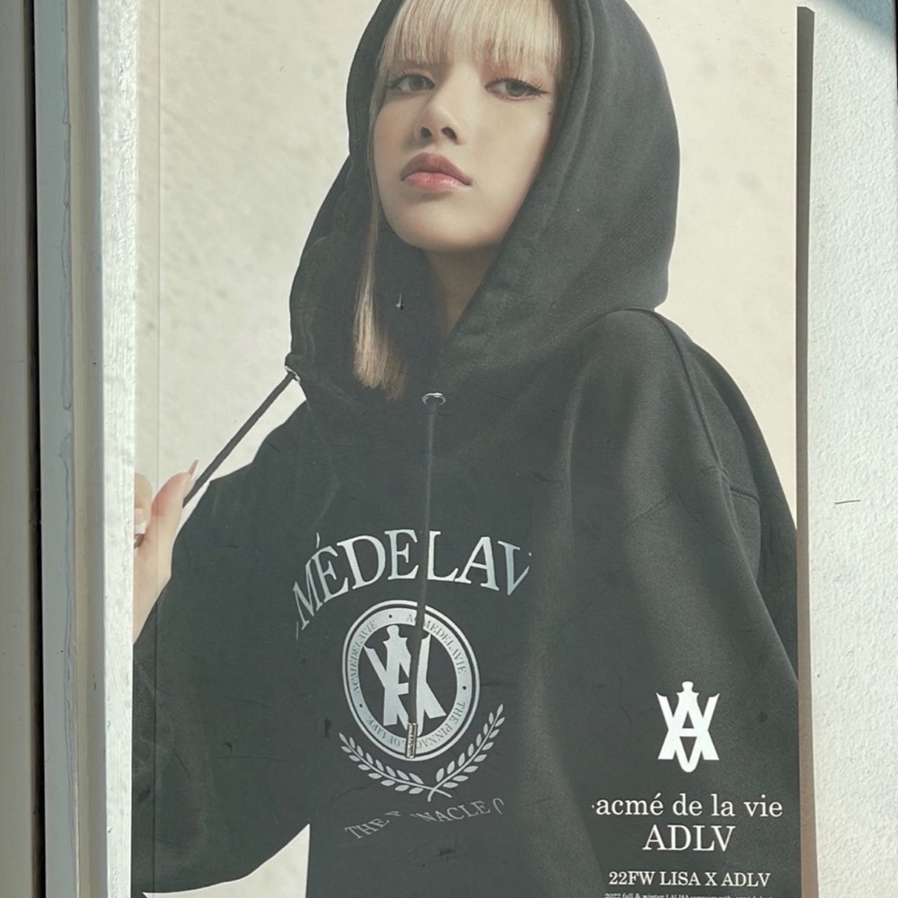 BLACKPINK LISA MAGAZINE BOOK